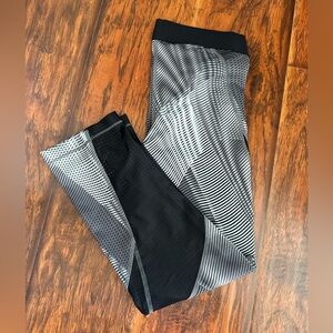 Black and Gray Patterned cropped Leggings